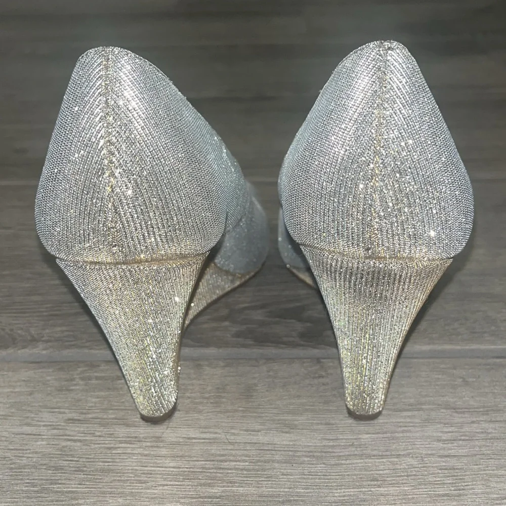 Kelly & Katie metallic wedge sz 8. Changes gold to silver